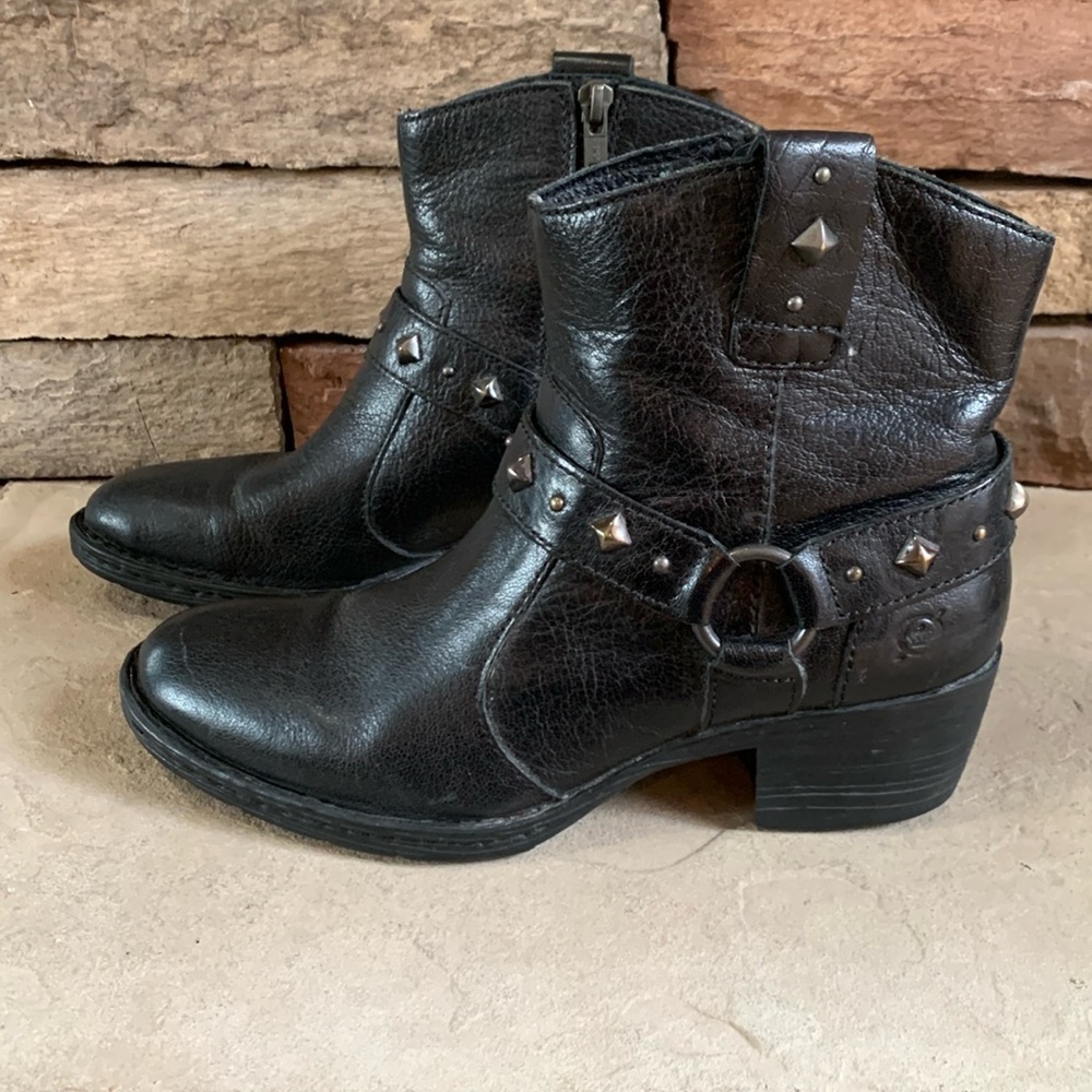 Born sz 7 black leather  western ankle boots